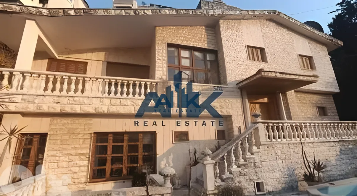 Residential in Rabweh, metn - 3 bed, 5.0 bath