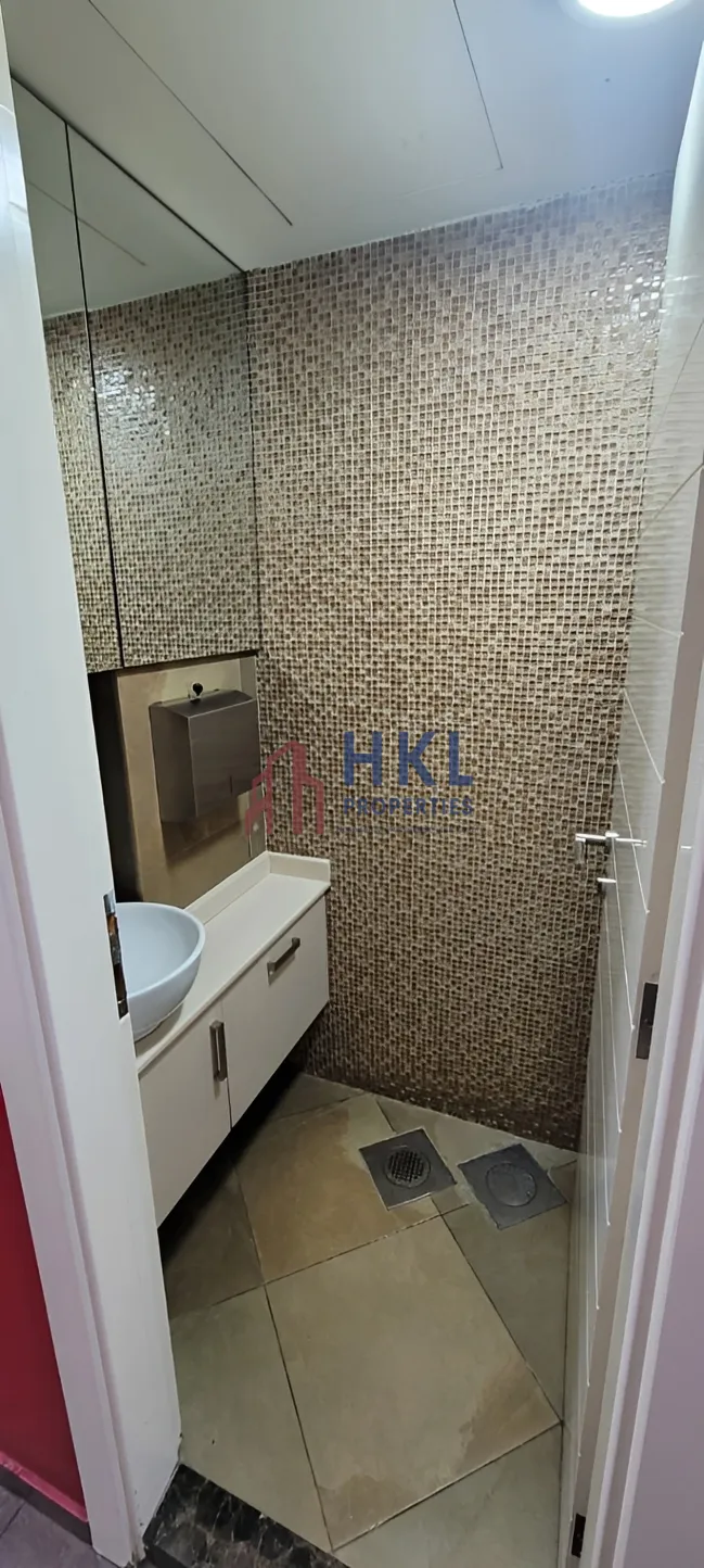 Office for rent in Sin El Fil