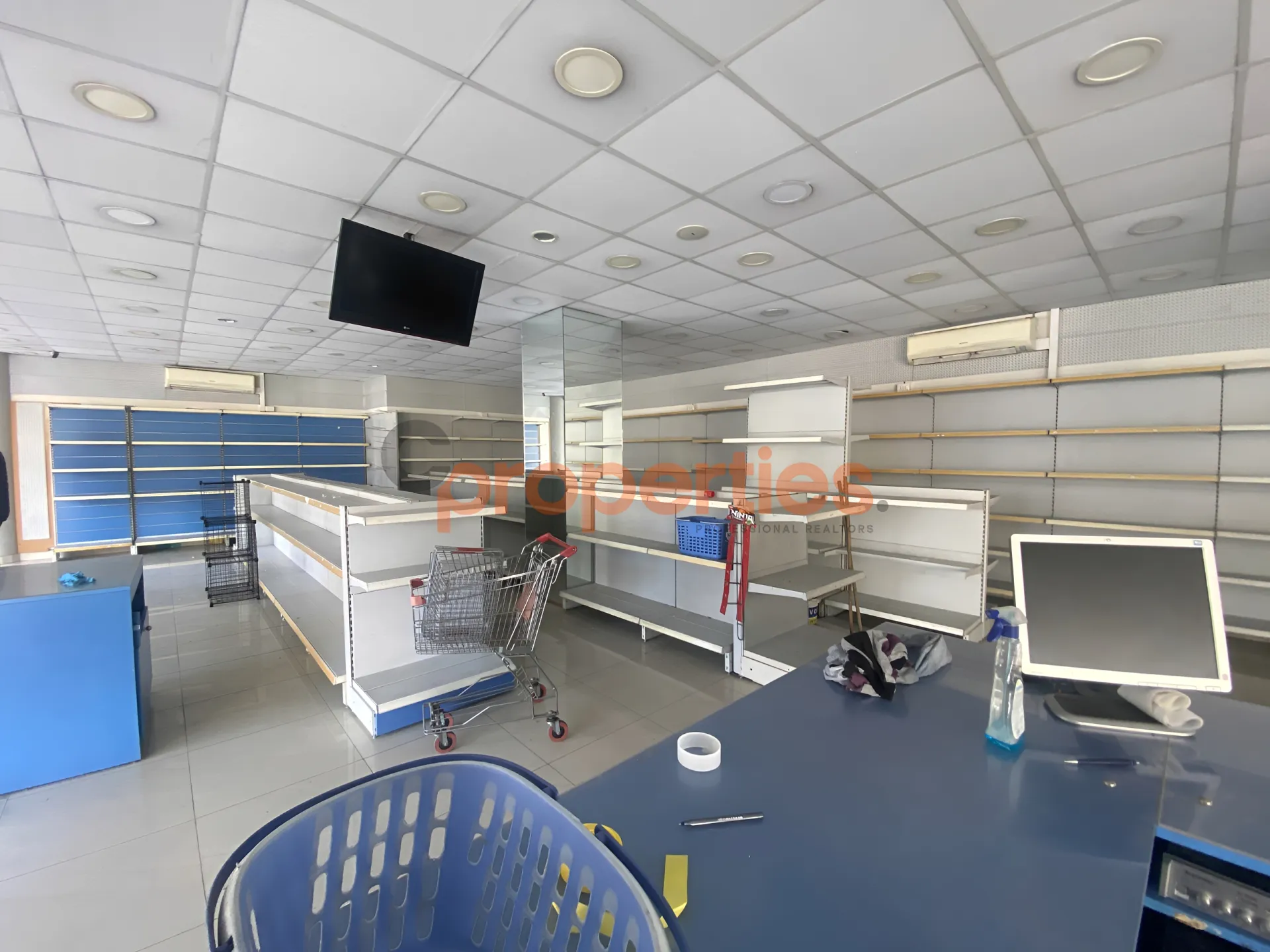 Showroom for Sale in Hazmieh