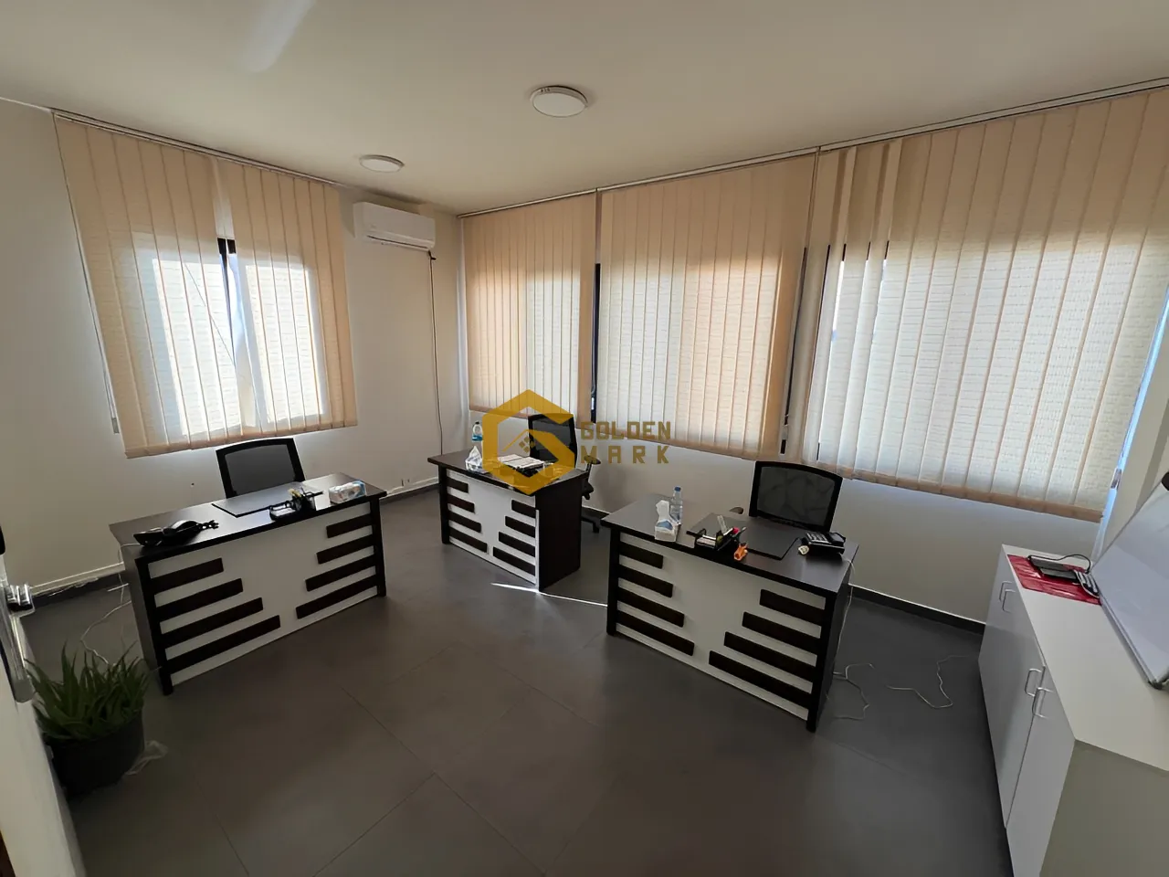 Office for rent in Forn El Chebbak