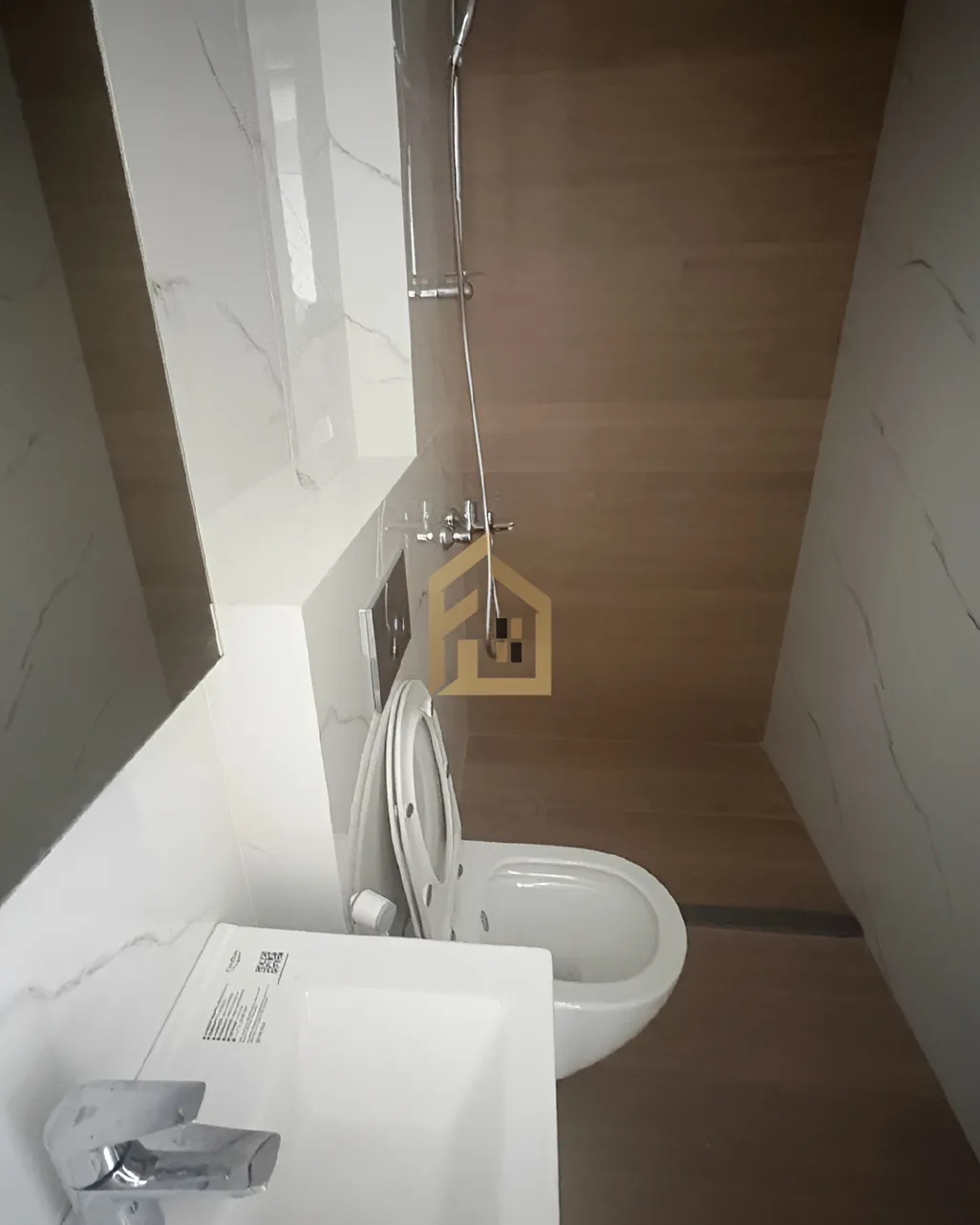 Apartment for rent in Hamra, Beirut, Lebanon - 2 bed, 2 bath