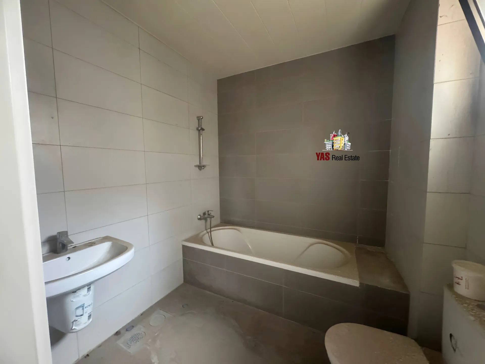 Apartment for Sale in Ain El Remmaneh - 2 bed, 2 bath