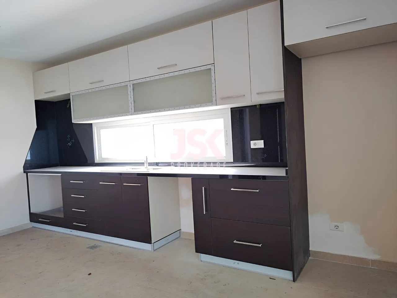 Apartment for Sale in Haret Sakher