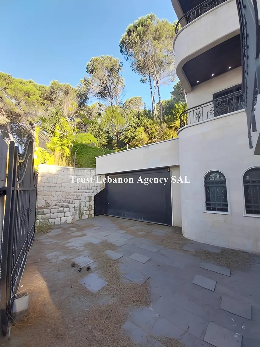 Villa for Sale in Baabda, Araya - 5 bed, 6 bath