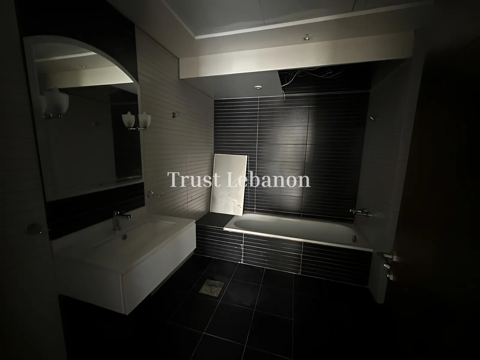 Penthouse for sale in Monteverde Main Street، Moutazah, Lebanon
