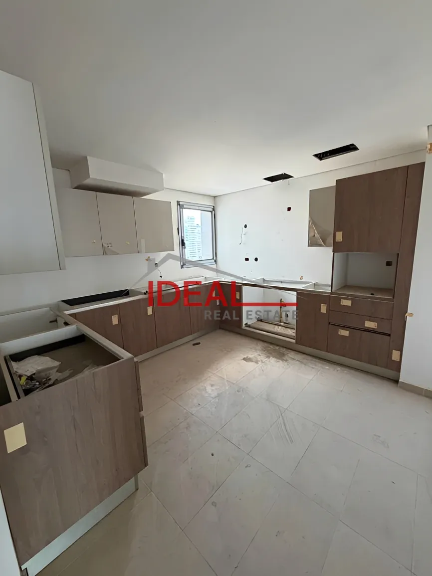 Apartment for sale in Achrafieh, Beirut, Lebanon - 3 bed, 5 bath