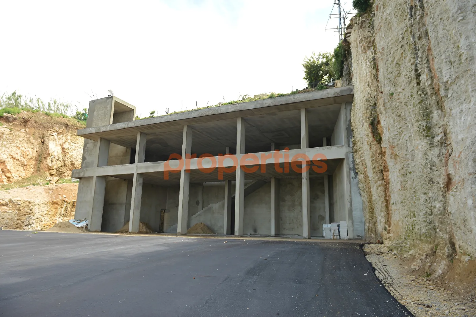 Industrial Unit for rent in Nahr Ibrahim, Lebanon
