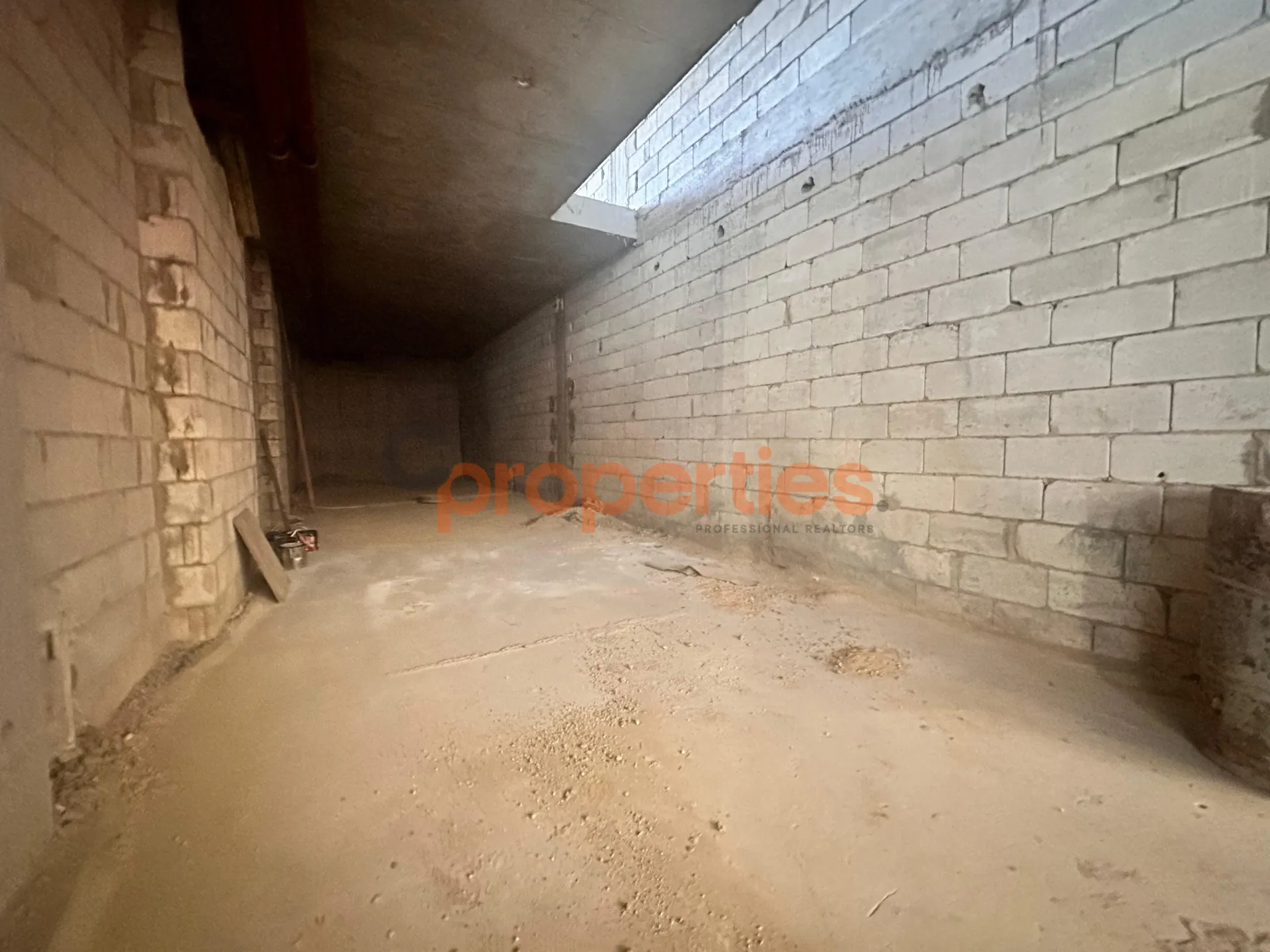 Shop for Rent in Jnah