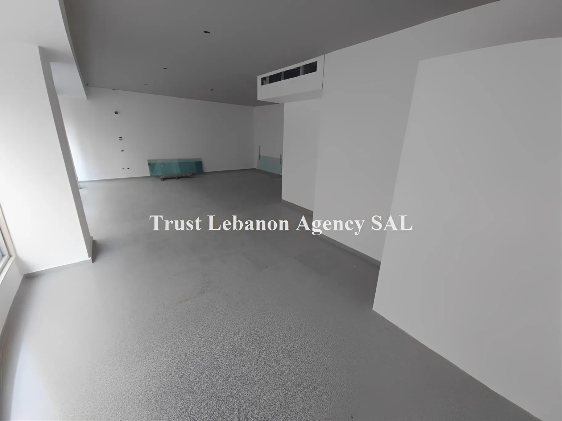 Shop for sale in Baabda, Louaizeh