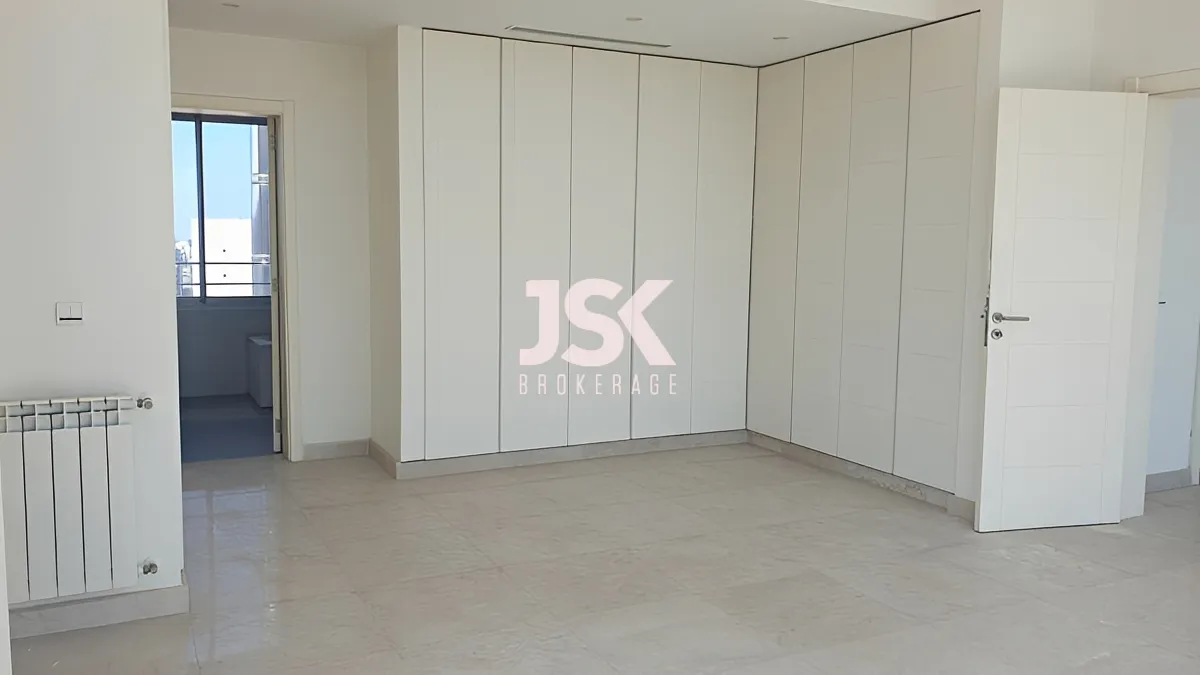 Apartment for Sale in Clemenceau, Bayrut, Lebanon