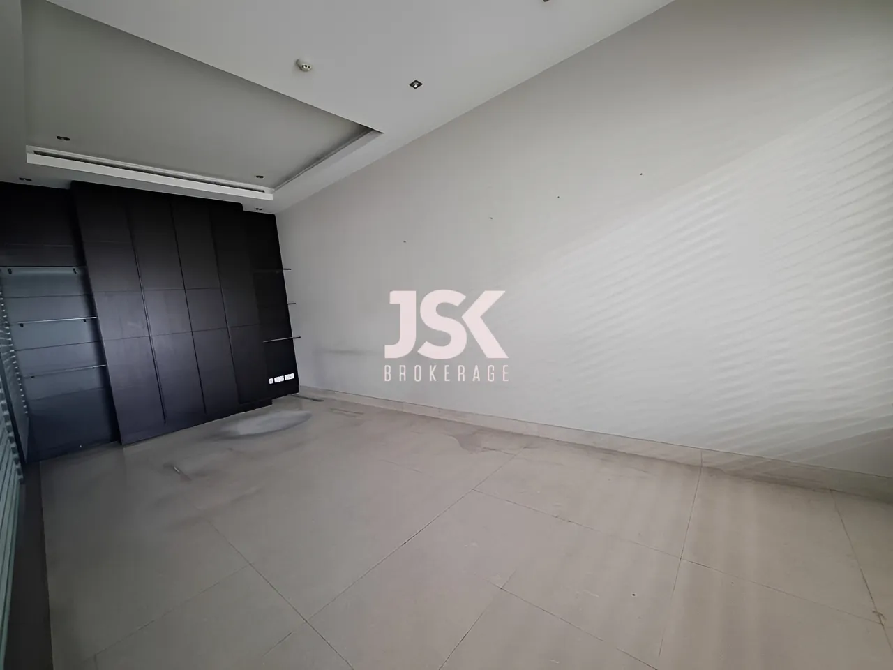 Shop for rent in Zouk Mosbeh