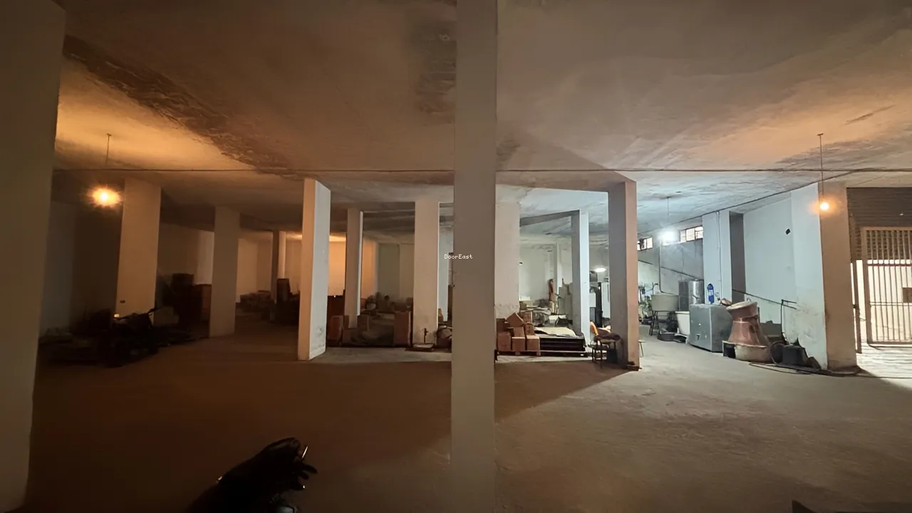 Warehouse for rent in Hazmieh