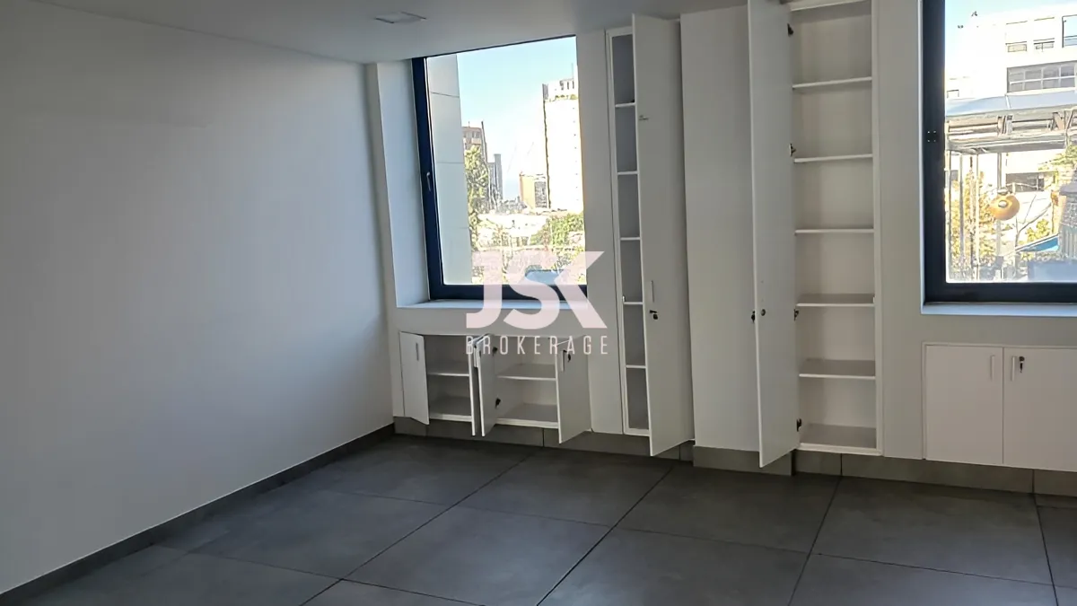 Office for rent in Dbayeh