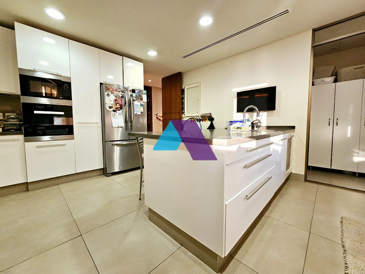 Apartment for sale in Ramlet El Baida, Beirut, Lebanon