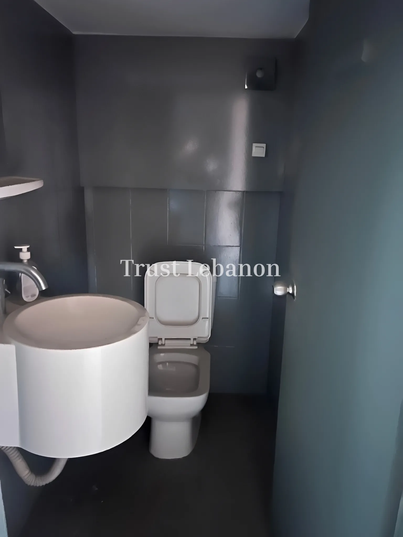 Office for rent in Jdeideh, Lebanon