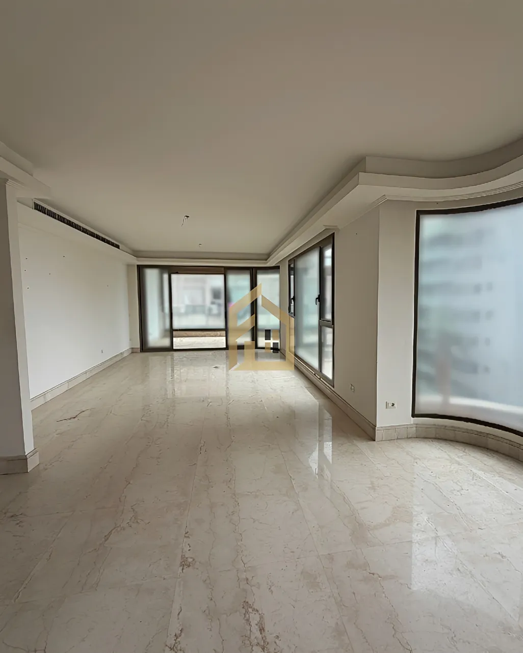 Apartment for rent in Ain El Mraiseh, Bayrut, Lebanon - 4 bed, 5 bath