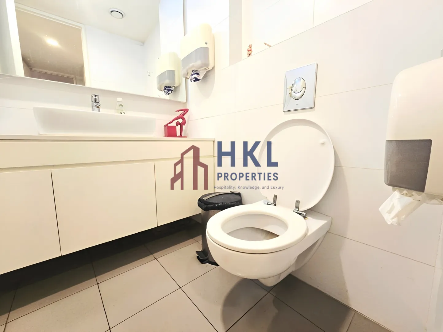 Showroom for rent in Achrafieh