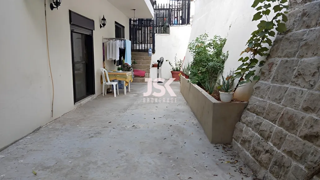 Building for Sale in Naqqache