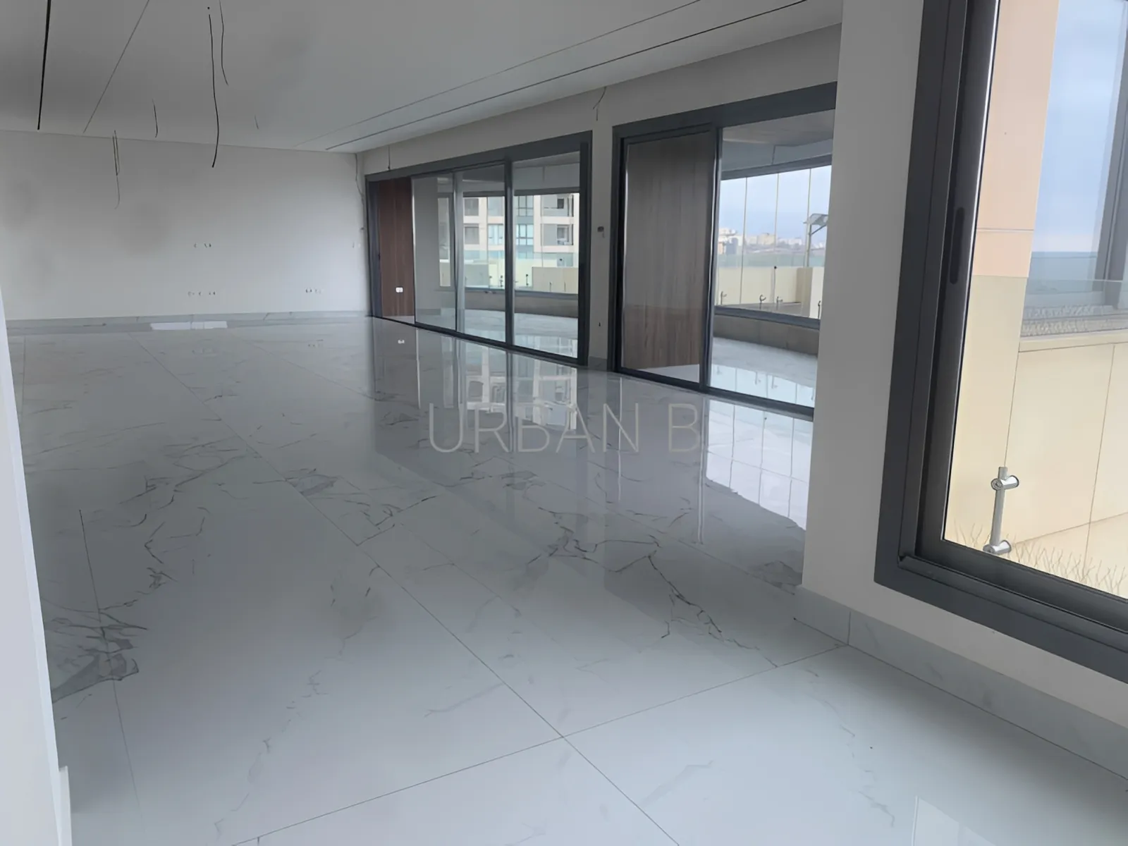 Apartment in Ramlet el baida, beirut, lebanon - 4 bed, 5.0 bath