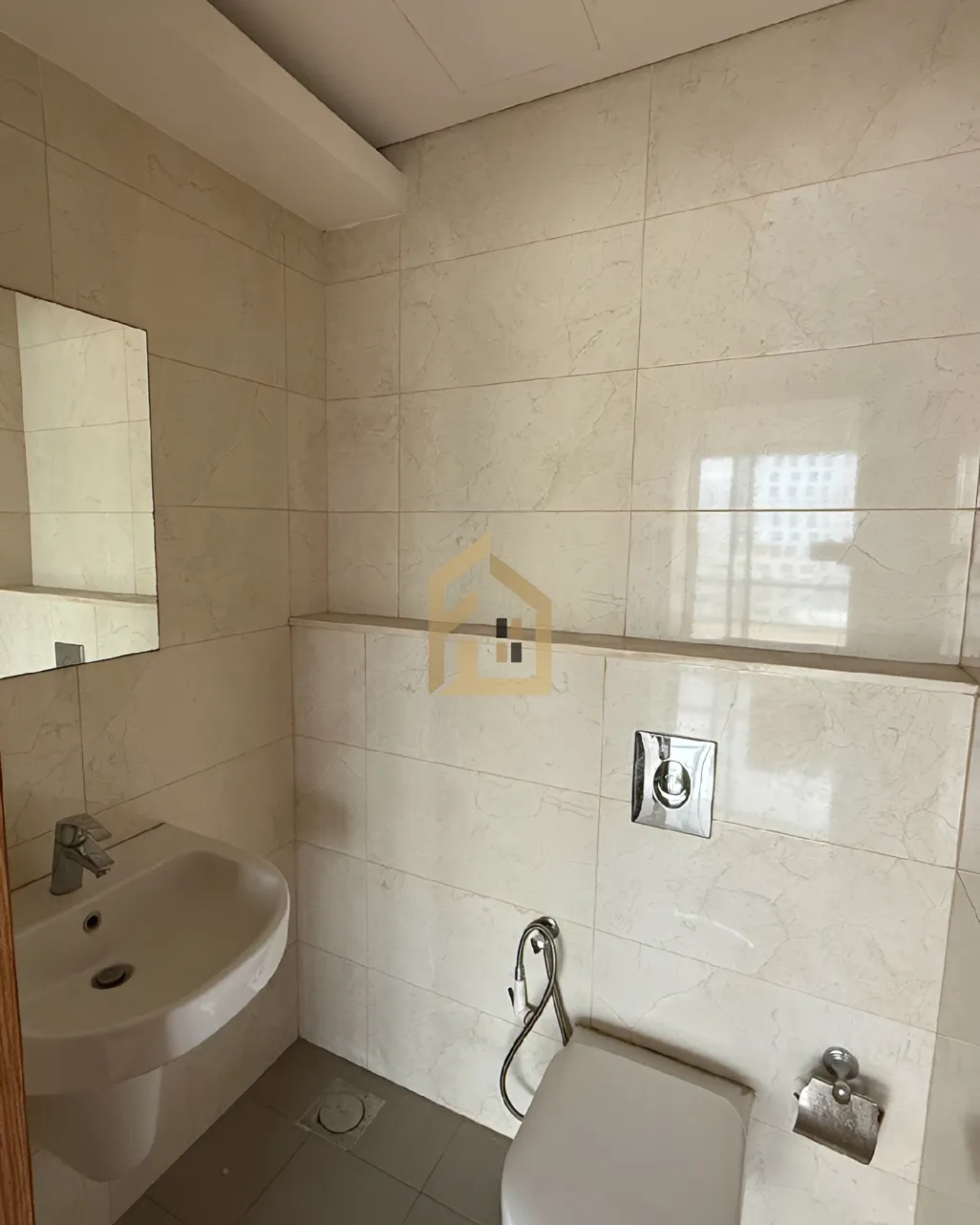 Apartment for rent in Caracas, Beirut, Lebanon - 3 bed, 4 bath