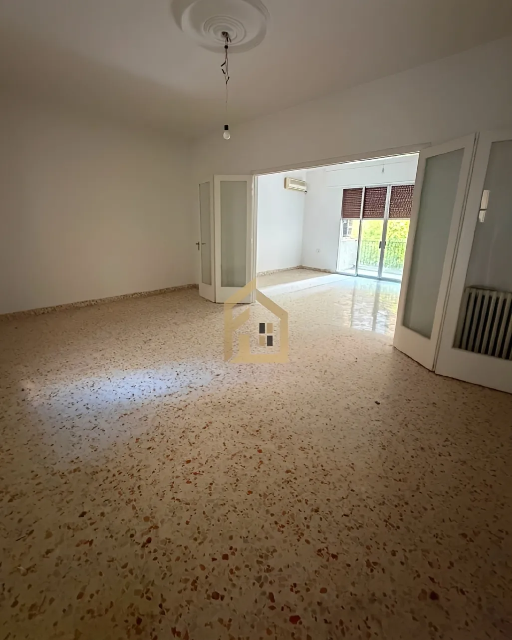 Apartment for rent in Achrafieh, Beirut, Lebanon - 3 bed, 2 bath