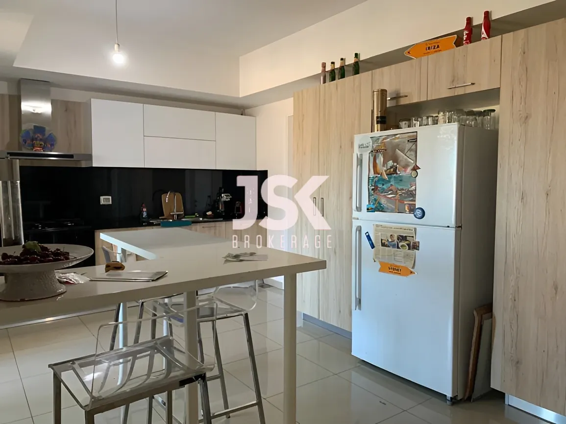 Apartment for rent in Achrafieh, Beirut, Lebanon - 4 bed, 5 bath