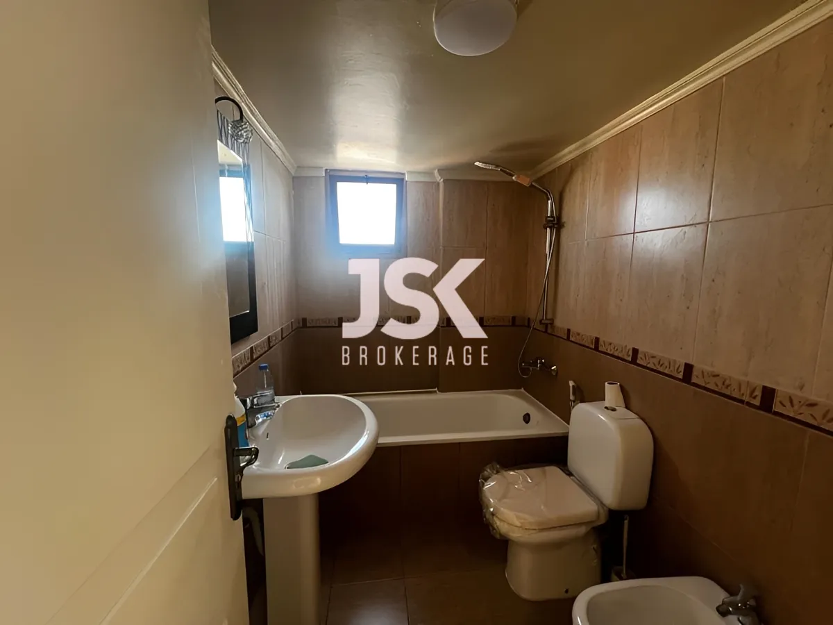 Office for rent in Forn El Chebbak