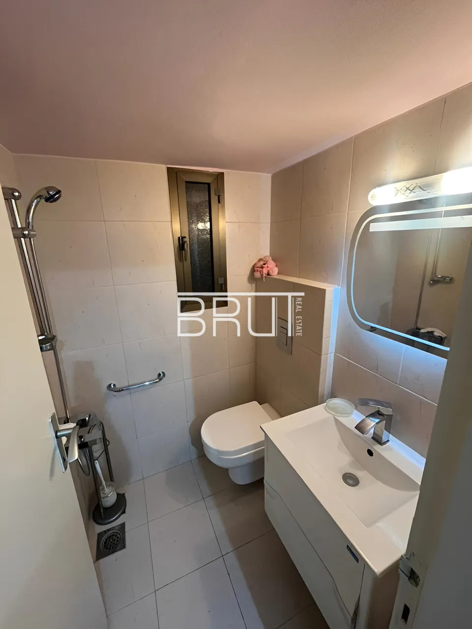 Apartment for Rent in Ajaltoun