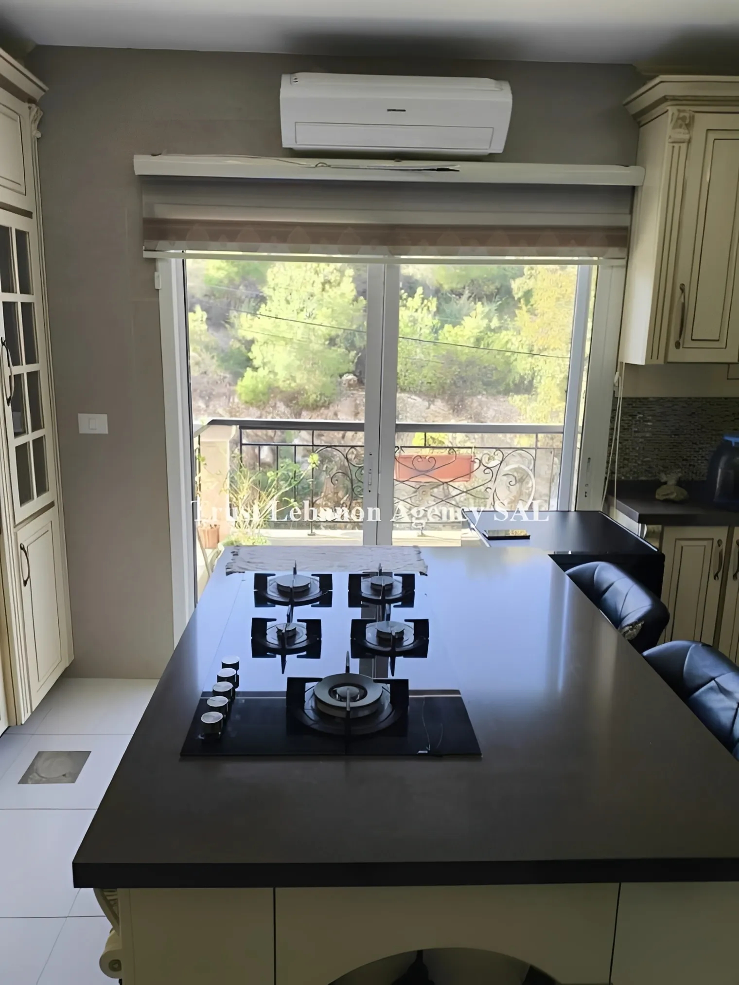 Apartment for Sale in Aramoun