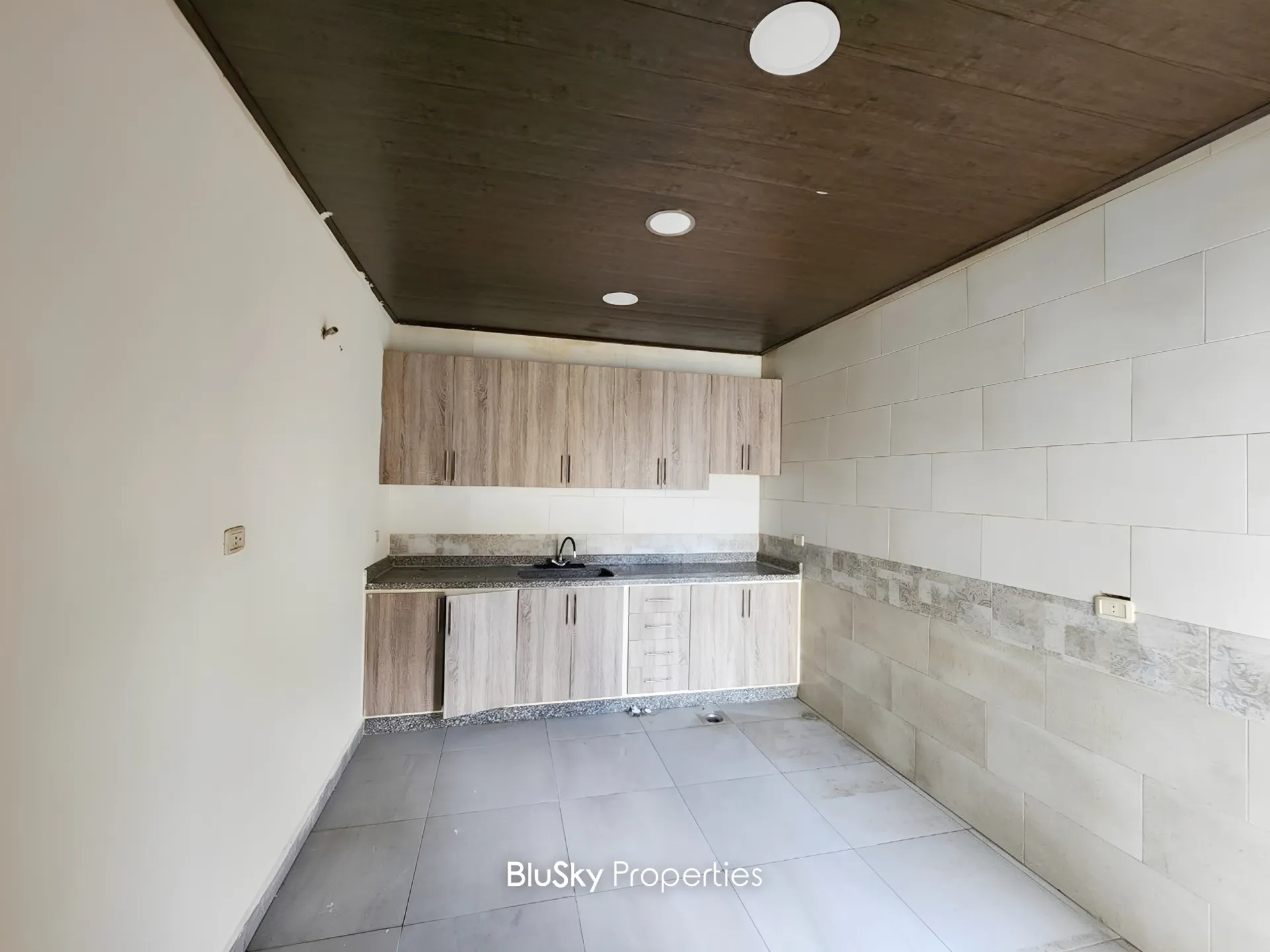 Apartment for sale in Sin el fil, lebanon - 3 bed, 3.0 bath