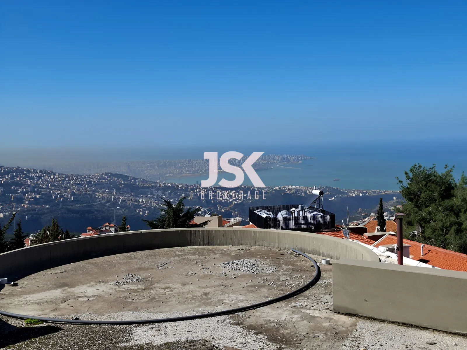 Building for Sale in Ballouneh