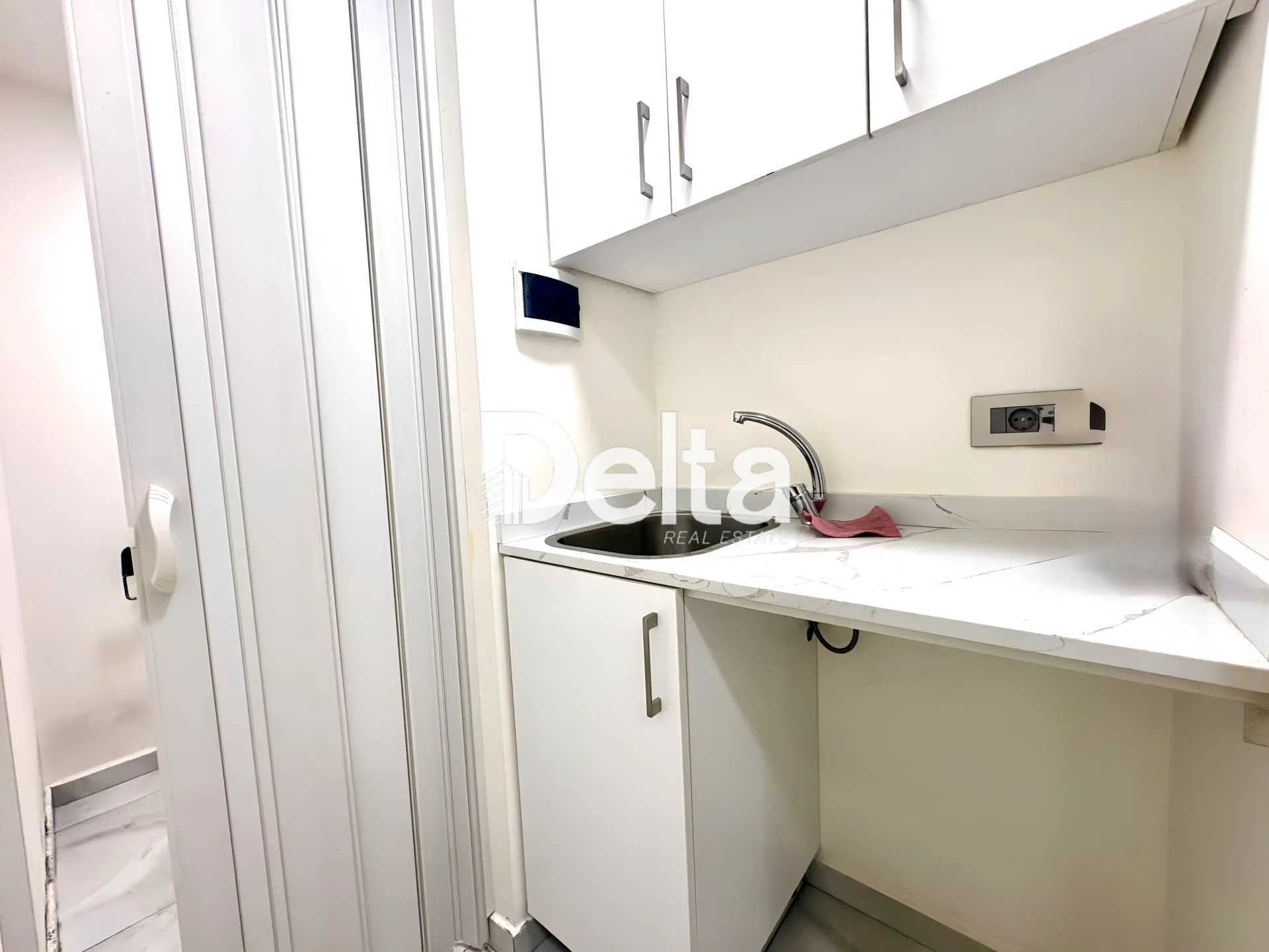 Office for rent in Mar Elias