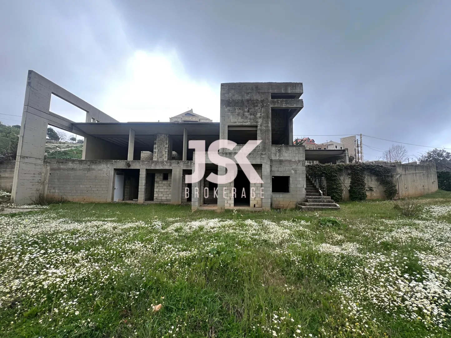 Villa for sale in Ain Al Jdide, Lebanon - 5 bed, 7 bath