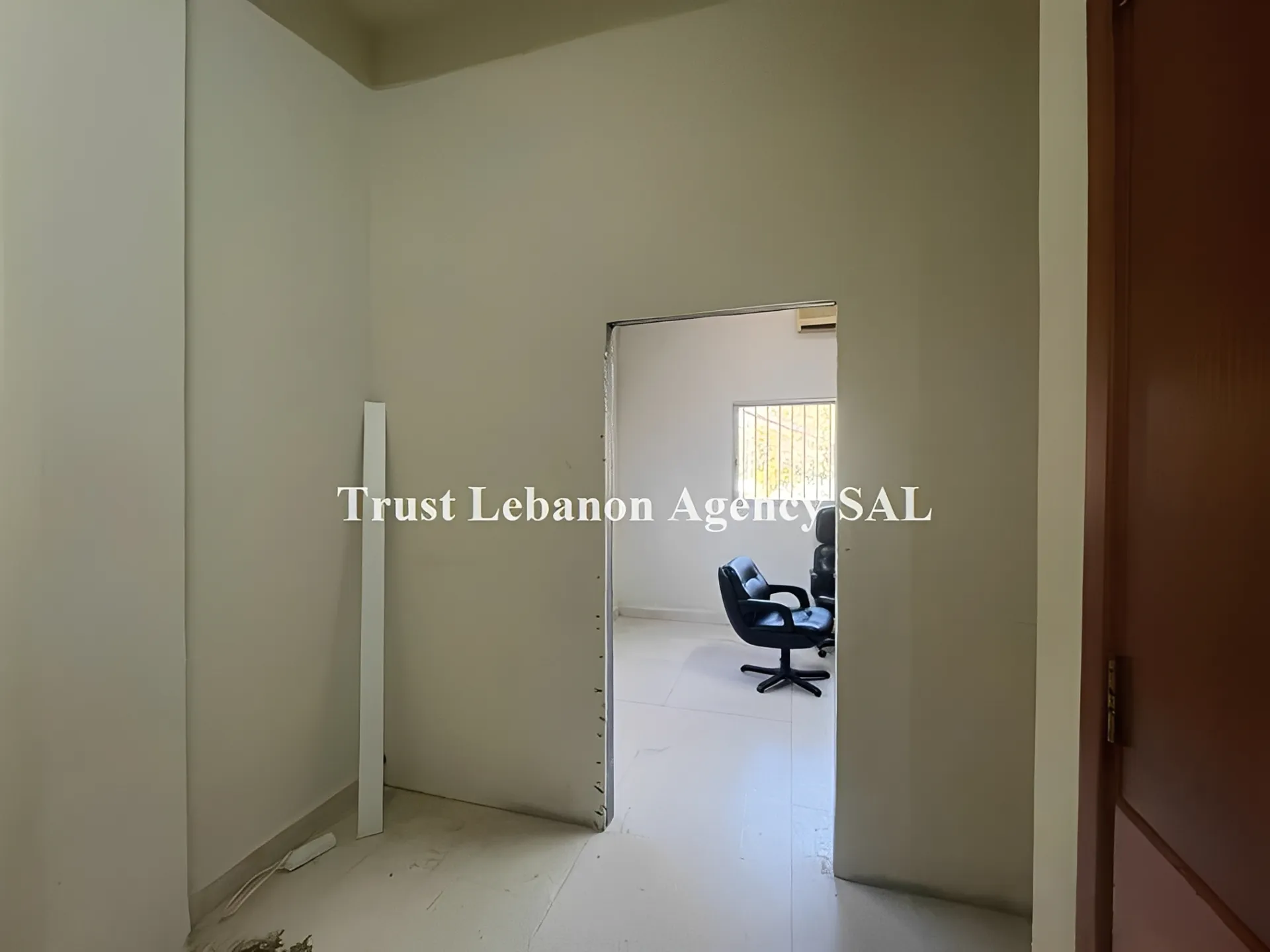 Office for rent in Metn, Zalka
