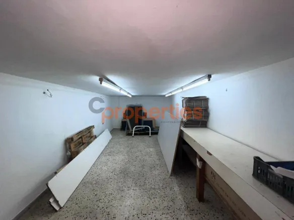 Showroom for Sale in Dekwaneh