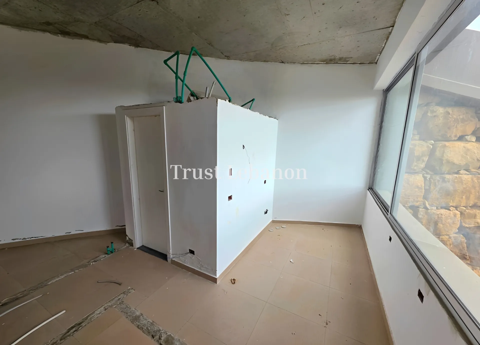 Shop for sale in Dbayeh