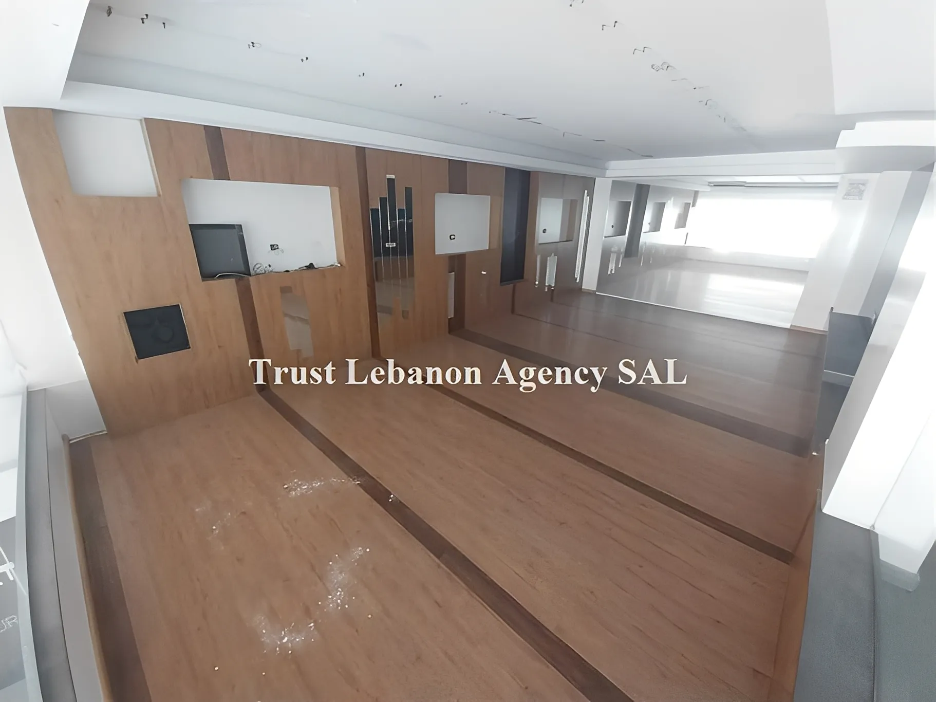 Commercial Property For Rent in Metn, Horsh Tabet
