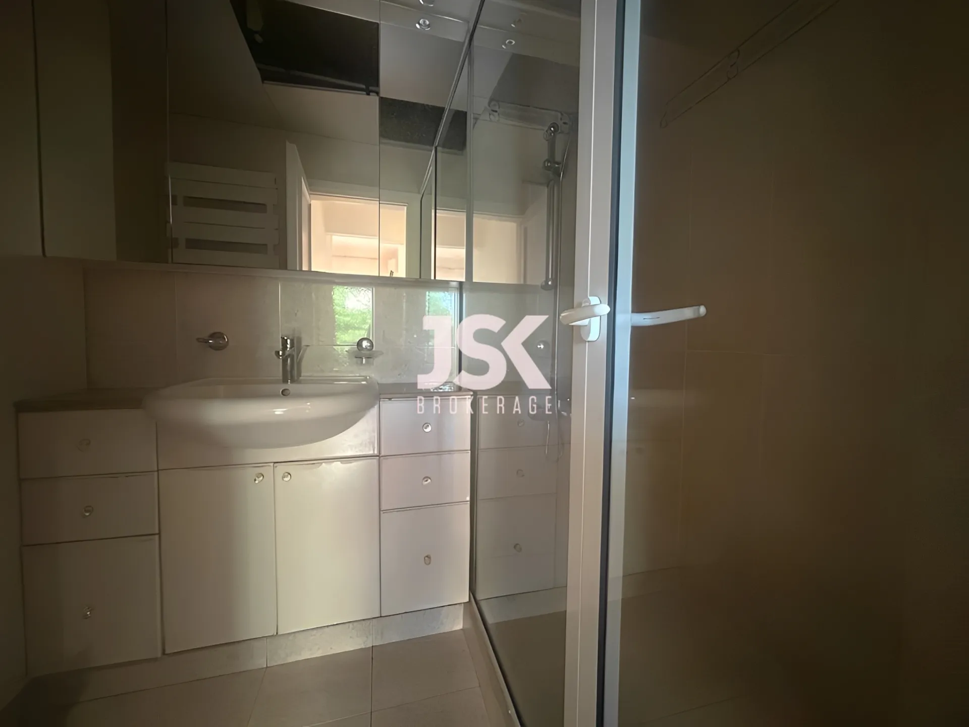 Apartment for Rent in Clemenceau