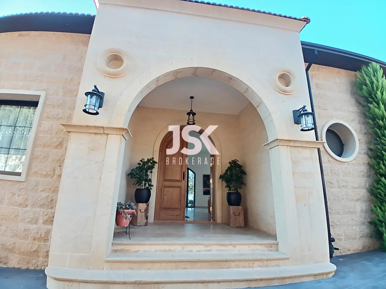 Villa for Sale in Roumieh