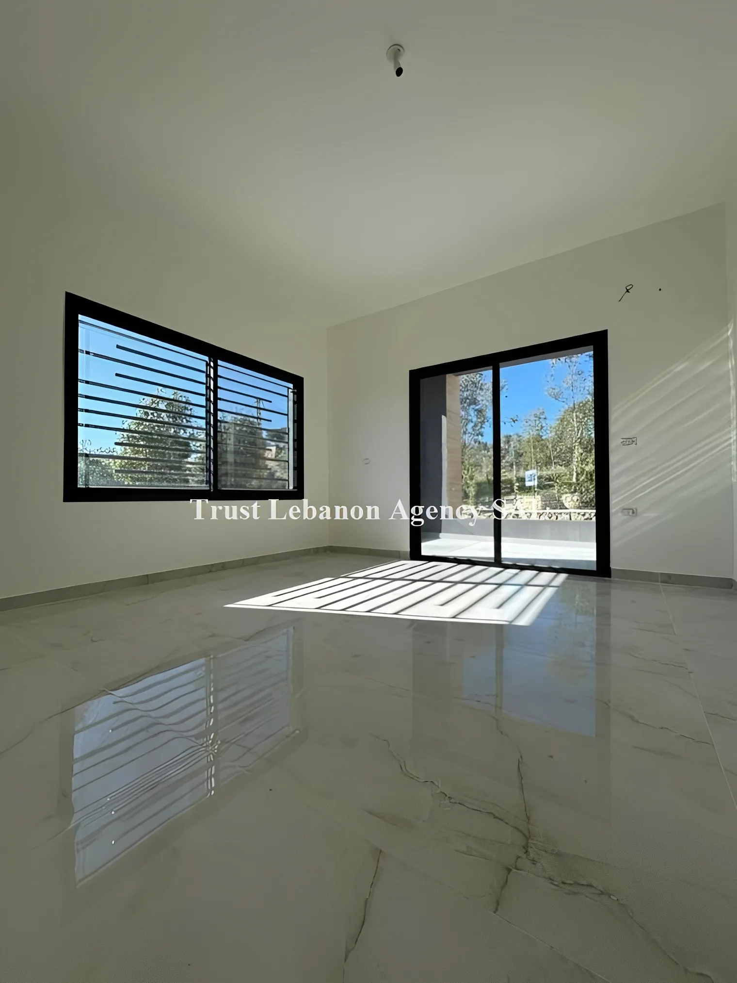 Villa for Sale in Deir El Zahrani