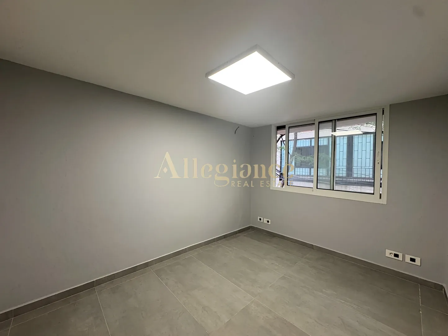 Shop for rent in Badaro
