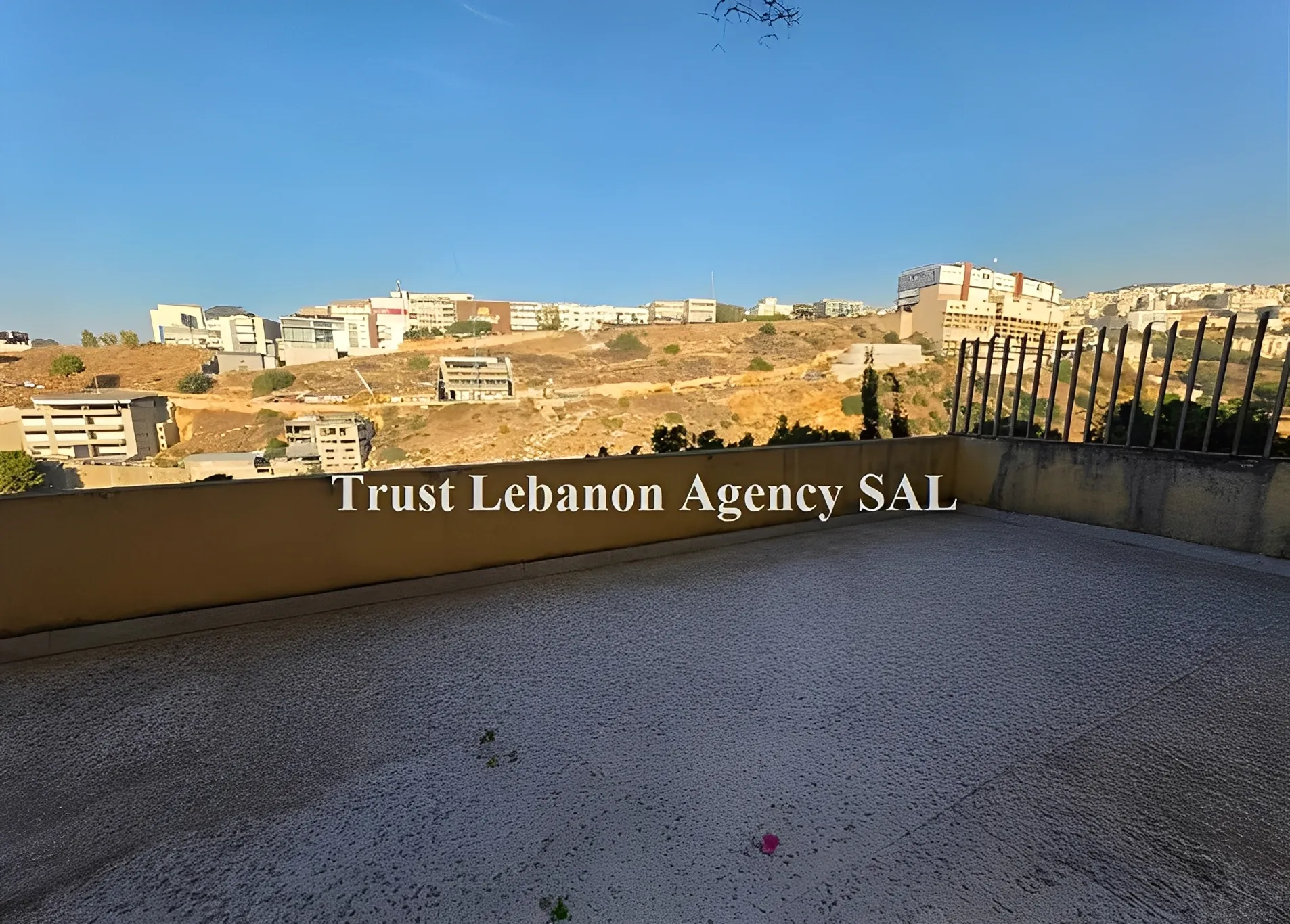 Office for rent in Baabda, Hazmieh