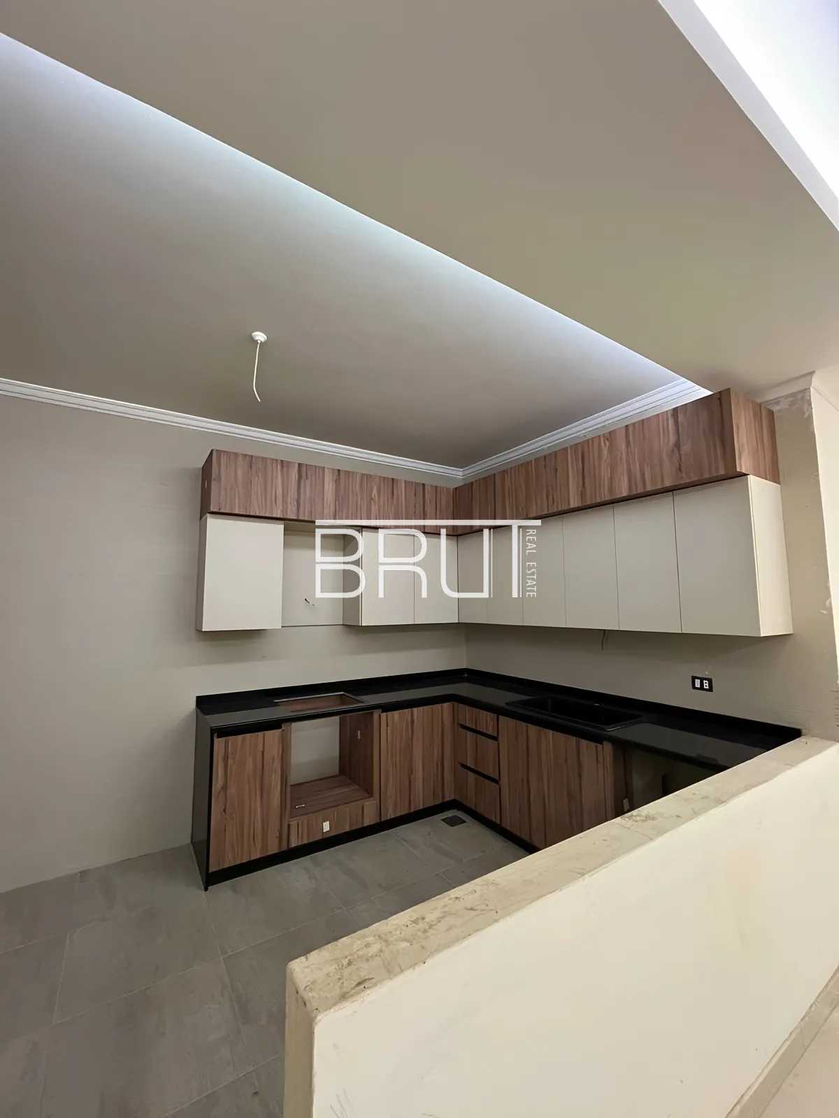 Apartment for Sale in Ballouneh