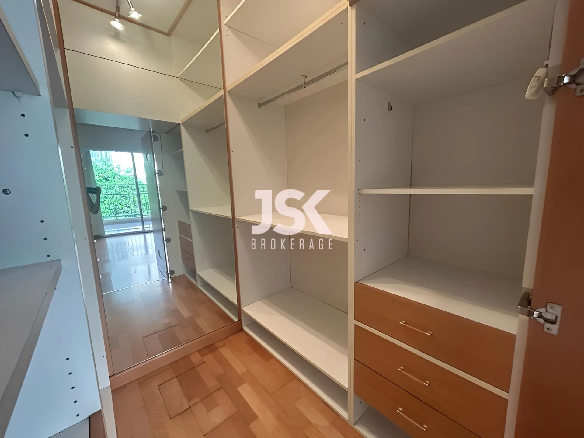 Apartment for Rent in Clemenceau