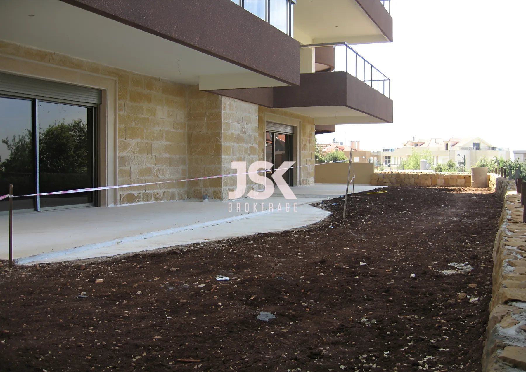 Apartment for Sale in Ballouneh - 3 bed