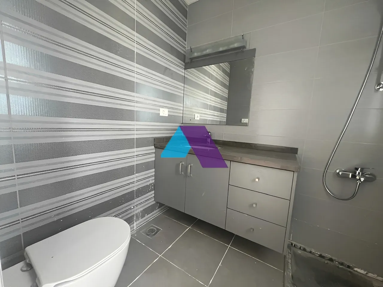 Apartment for Sale in Haret Sakher