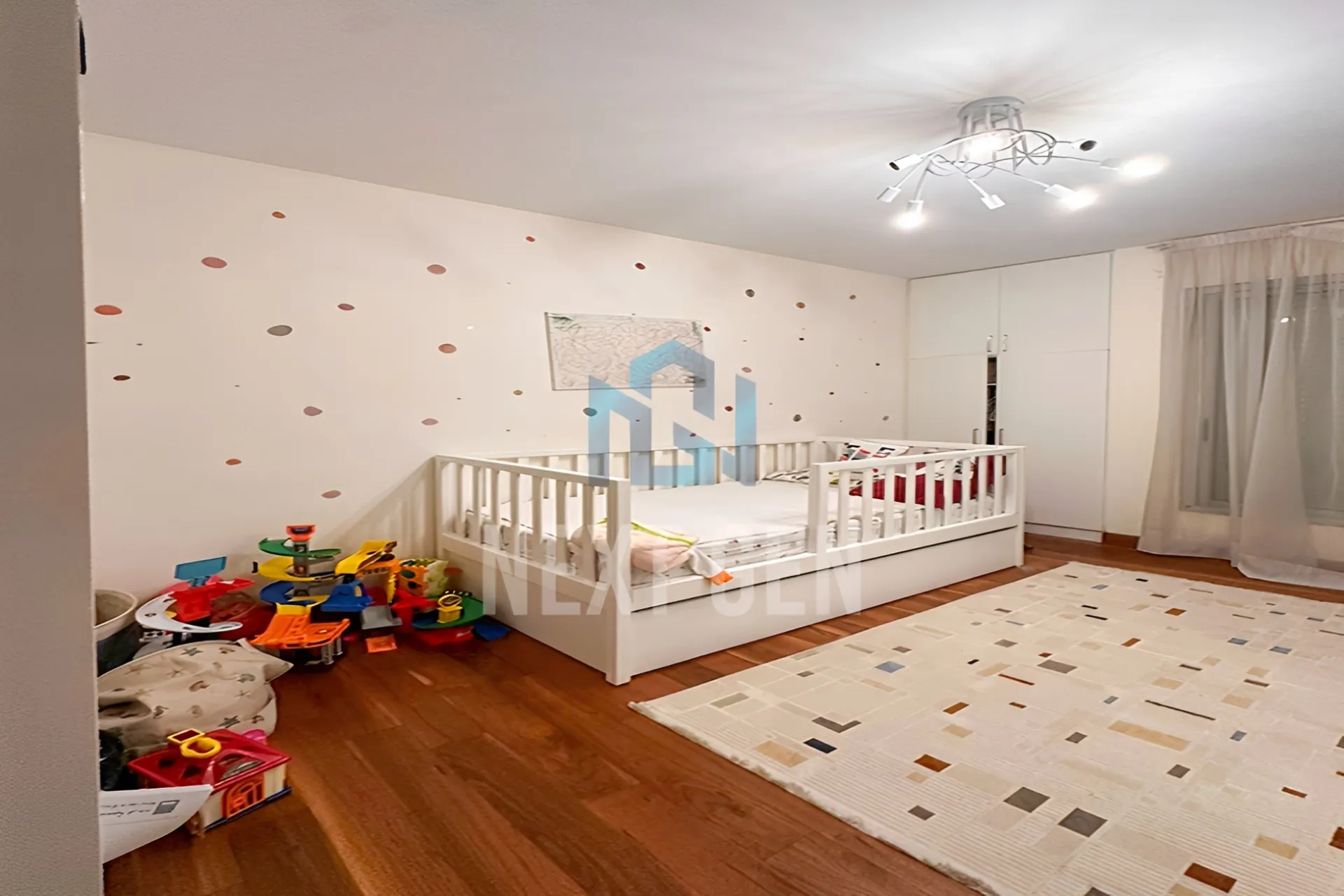 Apartment for sale in Sanayeh, Beirut, Lebanon - 3 bed, 3 bath