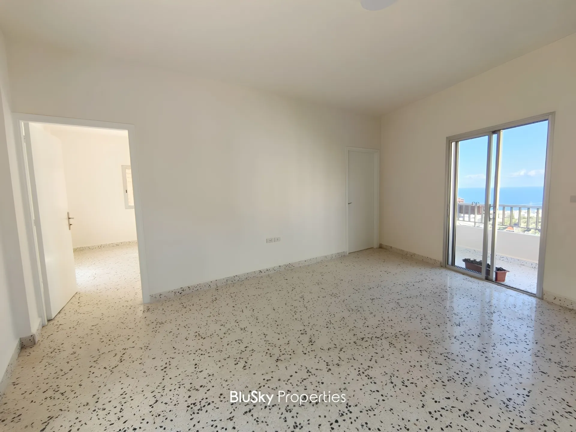 Apartment for rent in Mtayleb