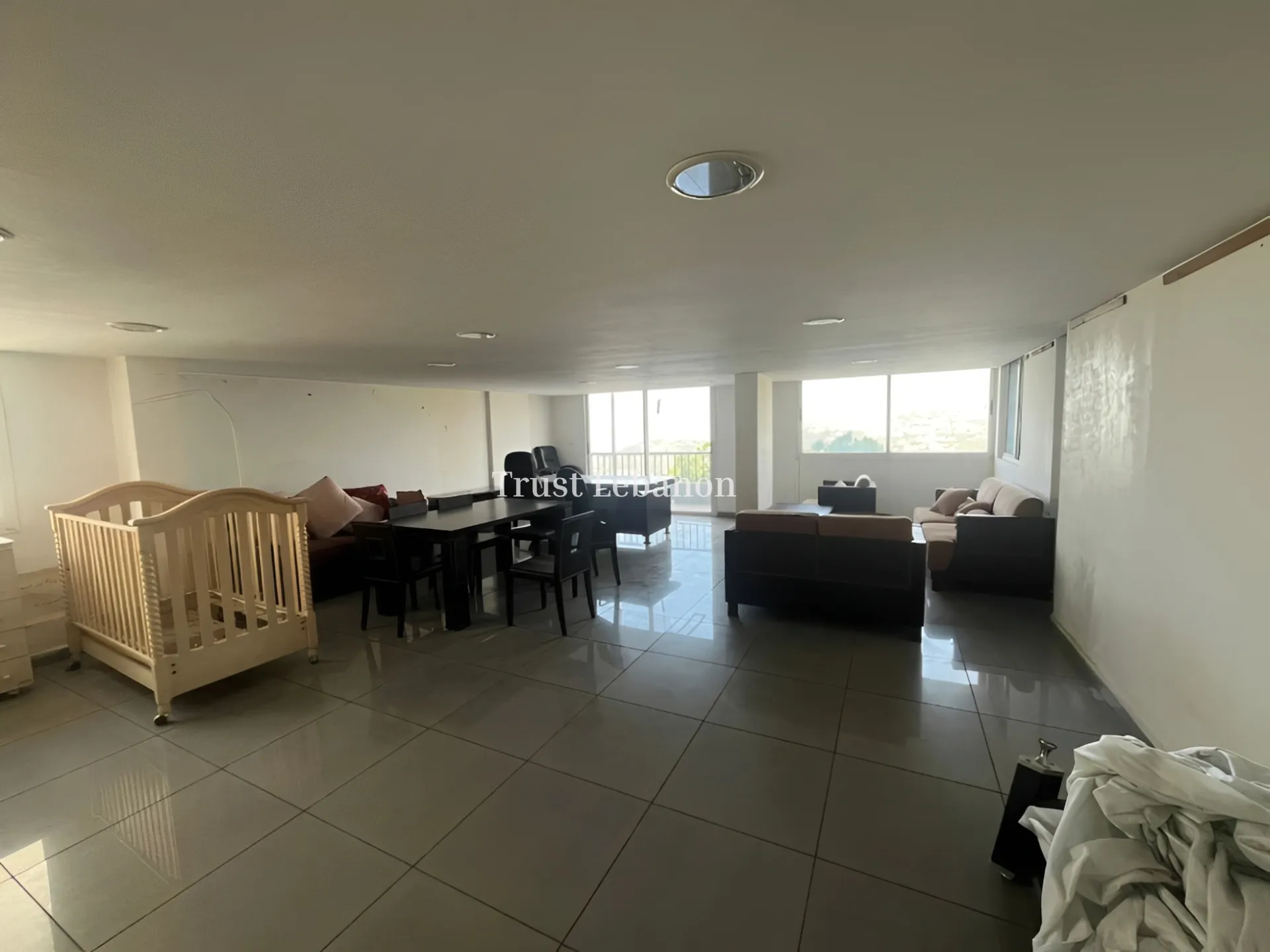Showroom for rent in Mazraat Yachoua, Lebanon