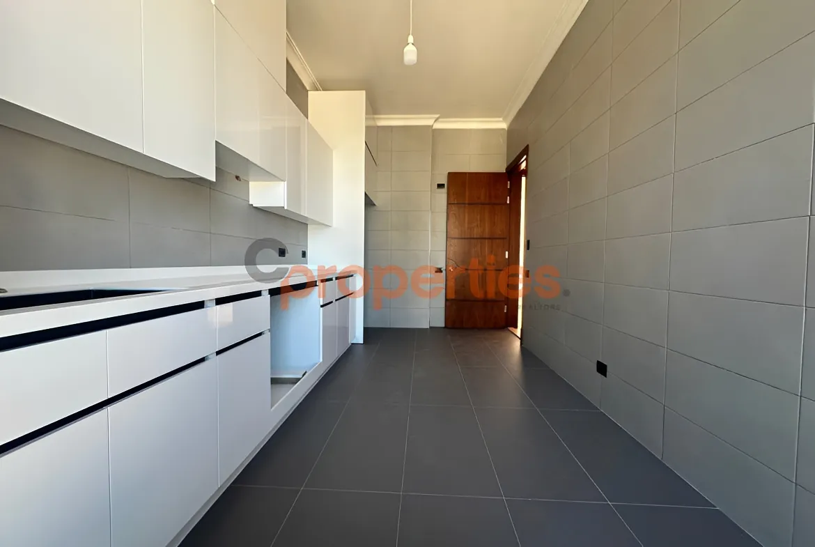 Apartment for Sale in Raoucheh - 3 bed, 4 bath